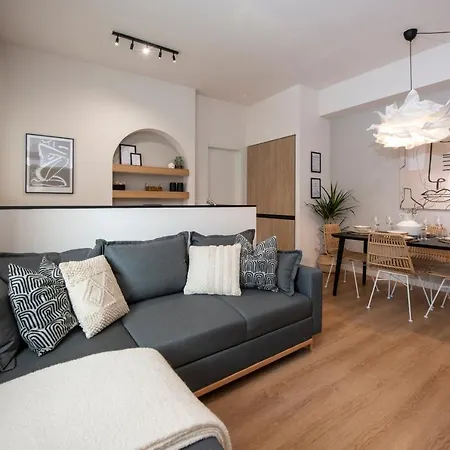 Ma & Ma Luxury Apartment: Beachfront Retreat With Private Parking Sestri Levante