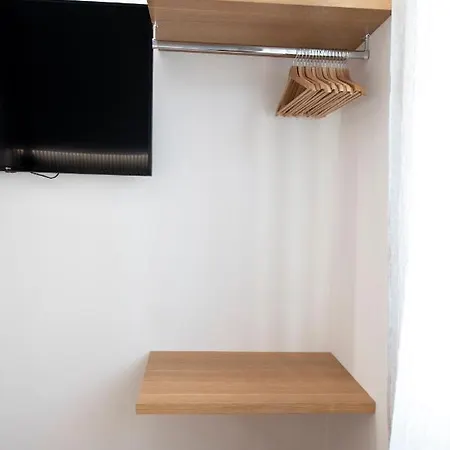 Ma & Ma Luxury Apartment: Beachfront Retreat With Private Parking *