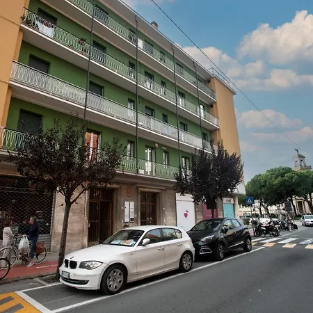 Ma & Ma Luxury Apartment: Beachfront Retreat With Private Parking